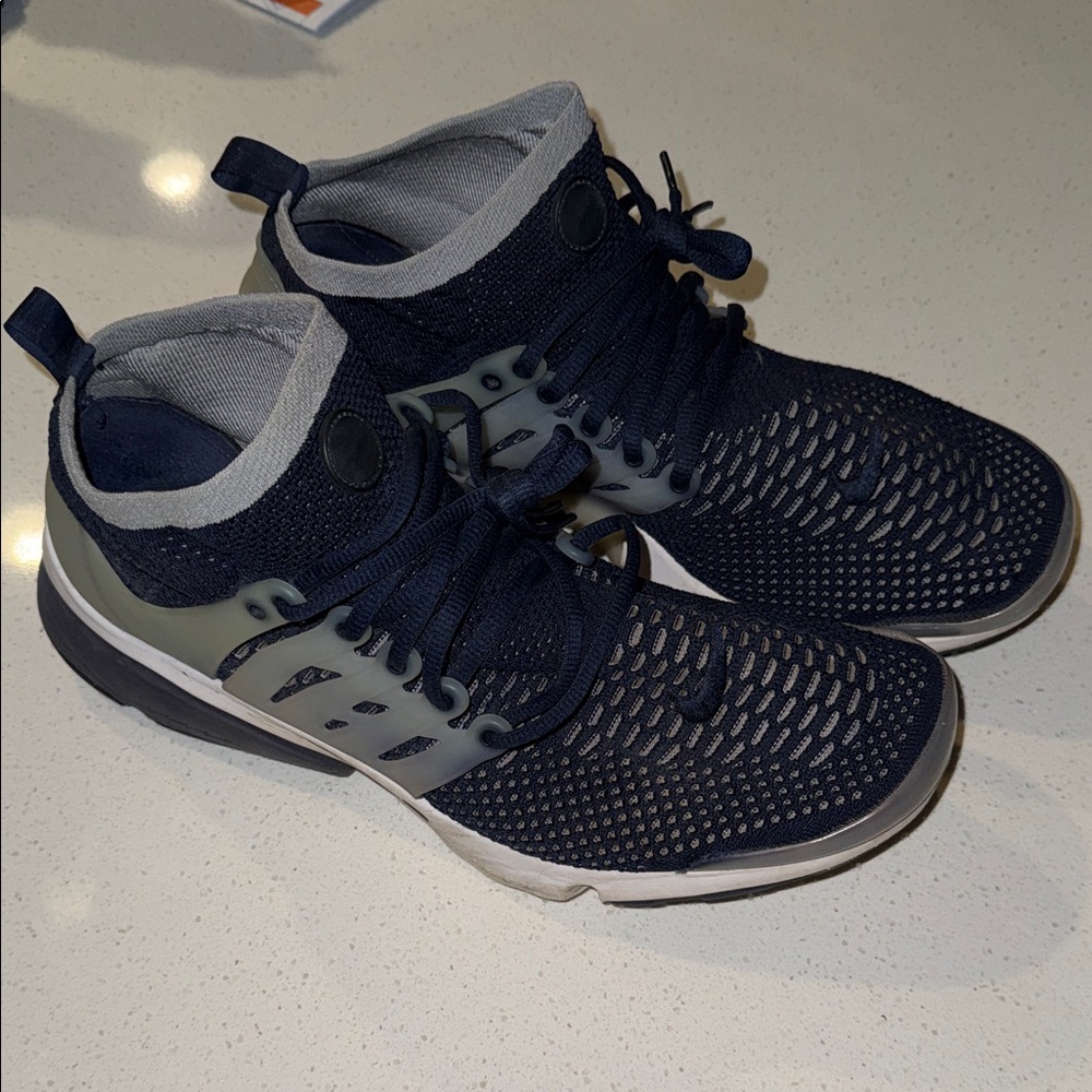 Nike Men's Dark Blue and Grey Presto Mid